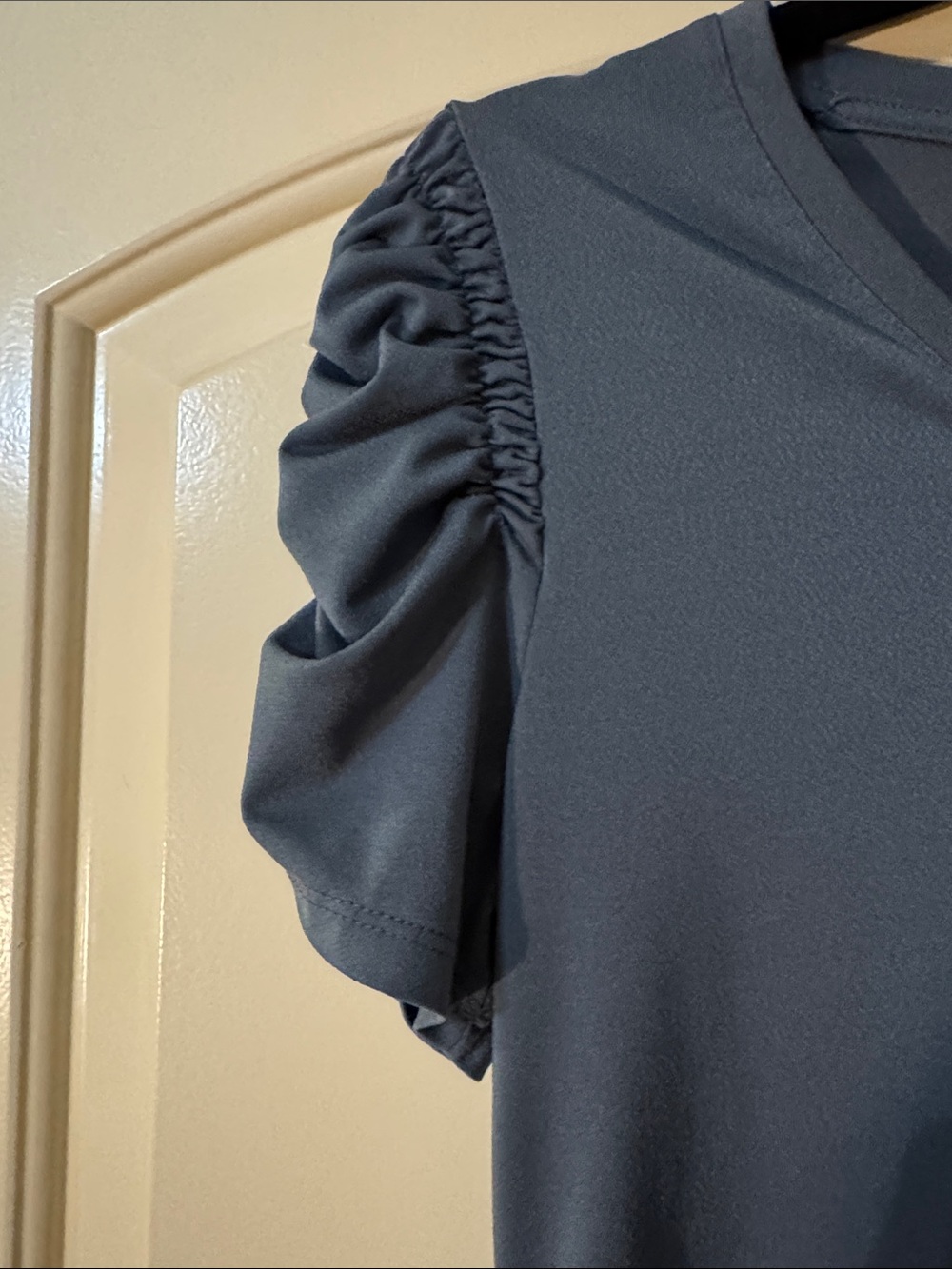 Tahari Dusty Blue V-Neck Ruched Short Sleeve Top S - Picture 3 of 8